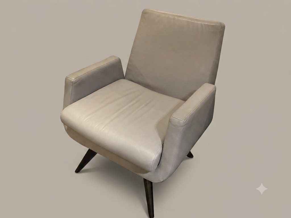 Marshall Swivel Chair in Pearl Leather